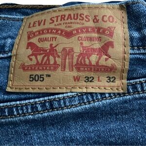 Levi's Men's Classic 505 Straight Leg Reg Fit Blue Jeans